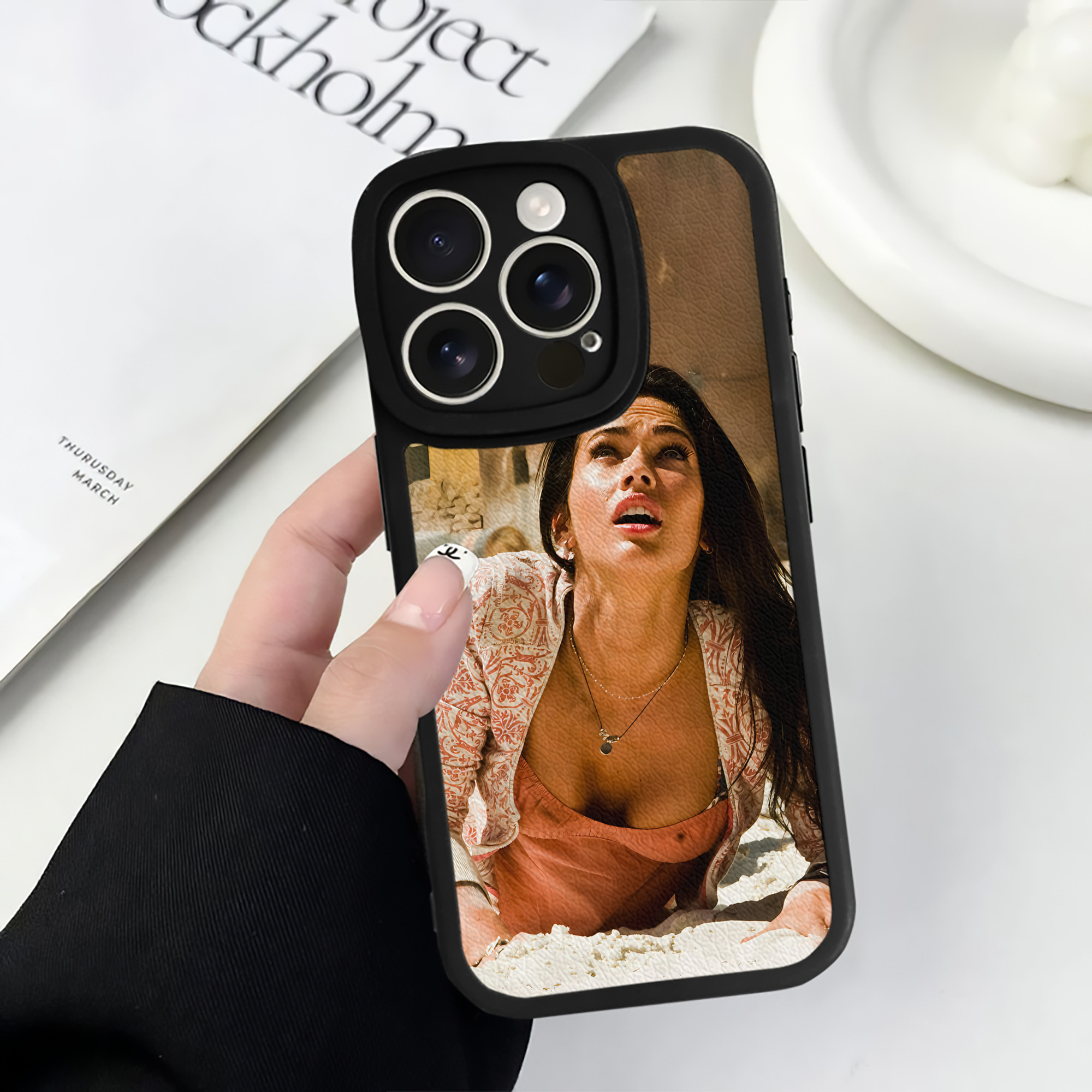 （画像用） Transformers トランスフォーマー 【iPhone 16シリーズ対応】シリコンスマホケース（レザー調） 材質：シリコン